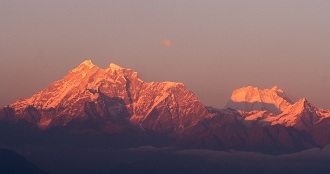Explore the Beauty of Darjeeling: A Memorable Journey to the Queen of Hills