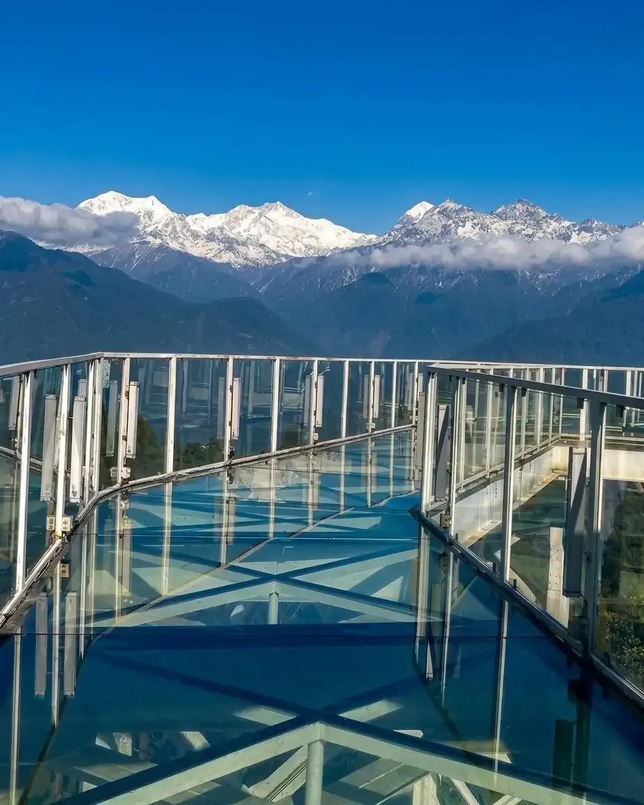 Pelling Skywalk Chenrezig statue view